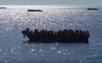 Turcia acuză Grecia că aruncă migranți încătușați în mare / Grecia neagă categoric
