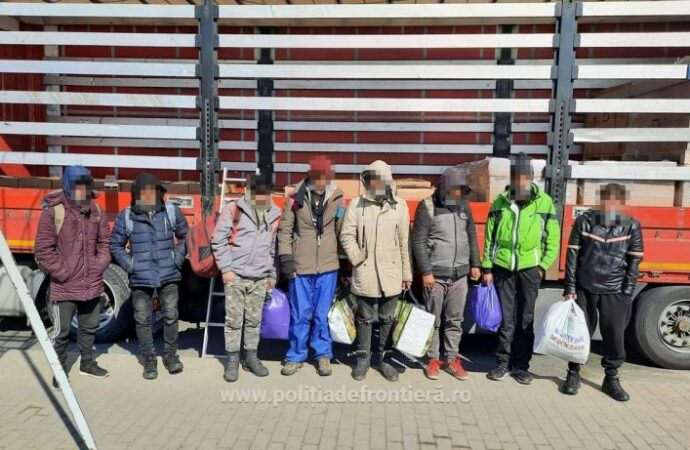 Zeci de migranți, surprinși în timp ce încercau să treacă ilegal frontiera de vest. O parte dintre ei sunt solicitanți de azil