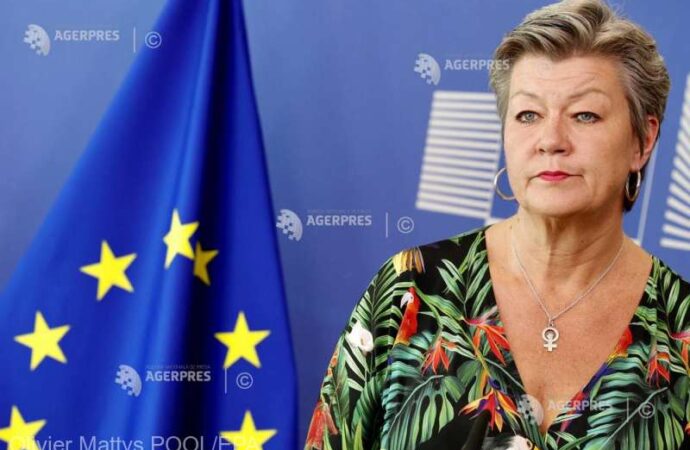 Comisia Europeană cere statelor UE să preia migranţi din Italia; încă 2.000 de migranţi au debarcat în Lampedusa