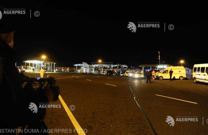 Arad: Aproximativ 50 de migranţi, prinşi la frontieră ascunşi în două camioane sau încercând să treacă în Ungaria pe jos