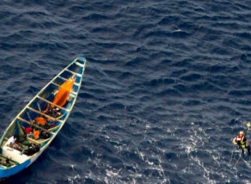 Trei săptămâni în derivă pe ocean, fără apă sau mâncare, 56 de morţi şi un miracol