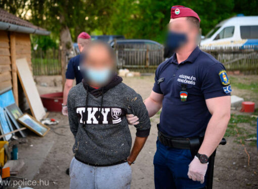 Cinci membri, inclusiv doi români, dintr-o reţea de trafic de migranţi au fost arestaţi de poliţia ungară