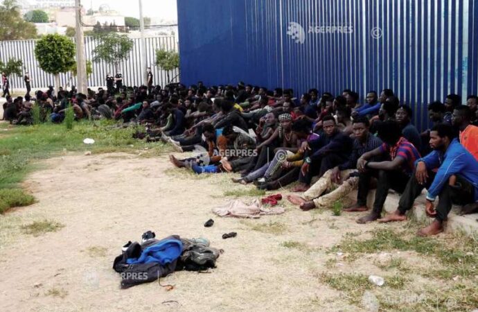 Peste 200 de migranţi au ajuns în enclava spaniolă Melilla escaladând gardul care o separă de Maroc
