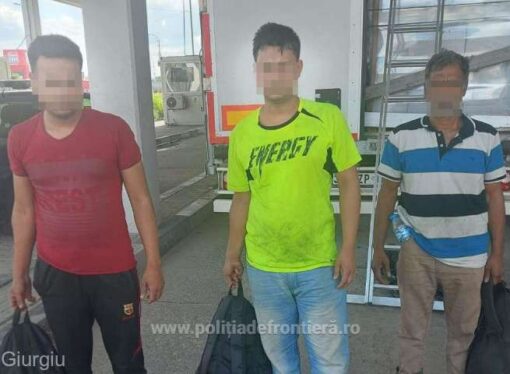Trei migranţi din Bangladesh au fost depistaţi la PTF Giurgiu într-un autocamion cu parafină din Turcia