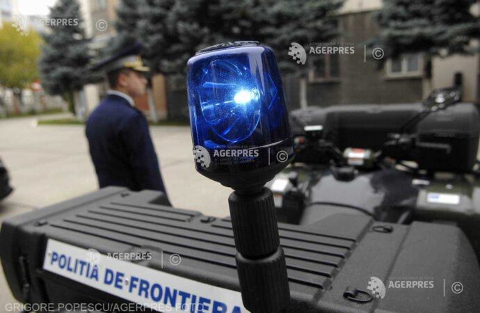 Percheziţii la o reţea infracţională specializată în trafic de migranţi