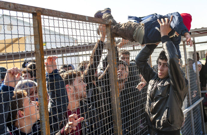 Migranţi: Bruxelles-ul este favorabil construirii unui gard la frontiera dintre Lituania şi Belarus