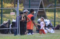Letonia declară starea de urgenţă, în timp ce sute de migranţi se adună la frontieră