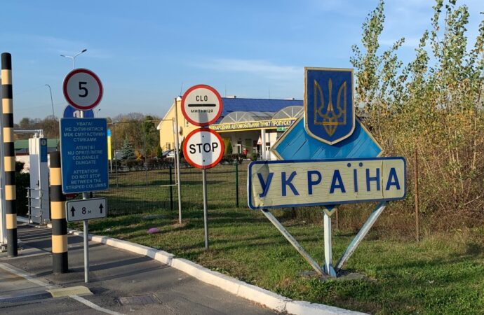 Ucraina a trimis peste 38 de tone de sârmă ghimpată în Lituania pentru gardul de la frontiera cu Belarus