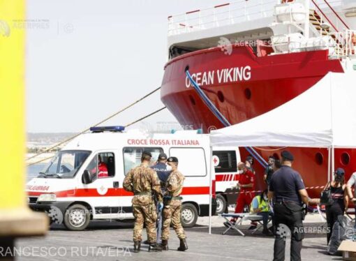Nava umanitară Ocean Viking a salvat 129 de migranţi în Mediterana în weekend