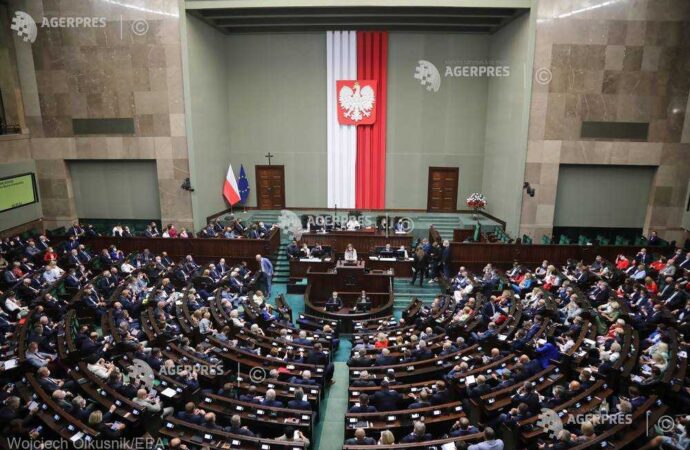 Polonia legalizează respingerea migranţilor ilegali la graniţele sale