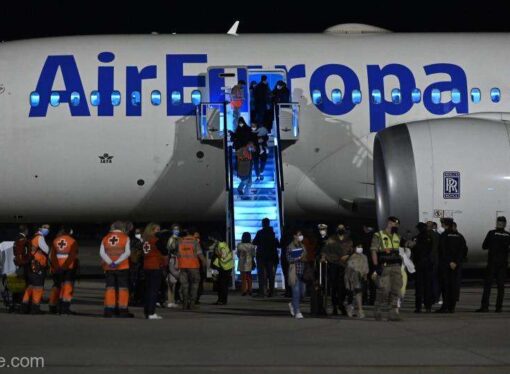 Un avion cu 160 de refugiaţi afgani a aterizat în Spania