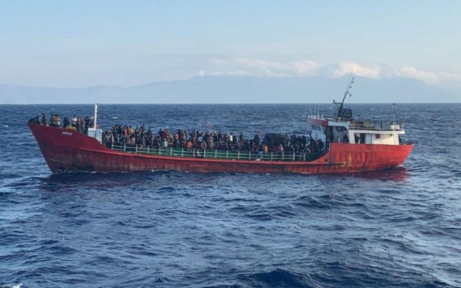 Proces controversat în Grecia. 24 de lucrători umanitari, judecaţi pentru spionaj după ce au salvat refugiaţi: „Acuzaţii motivate politic”
