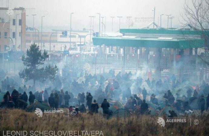 Polonia: 100 de migranţi arestaţi în cursul nopţii, Varşovia spune că nu acceptă pacte încheiate peste capul său cu Lukaşenko