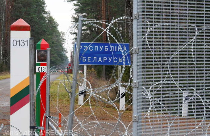 Lituania a instalat primele tronsoane ale gardului metalic de la graniţa cu Belarus