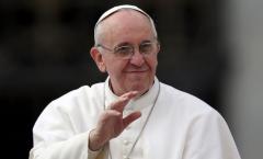 Papa Francisc îndeamnă întreaga Europă să împartă responsabilitatea pentru migranţi
