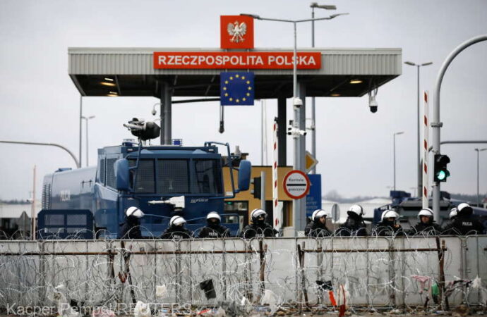 Polonia intenţionează să construiască o barieră permanentă la frontiera externă a UE