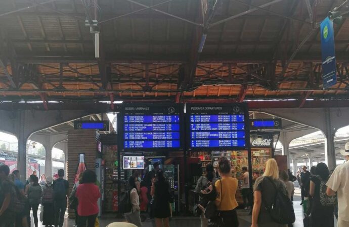 Aproximativ 100 de refugiaţi din Ucraina ajung astăzi în Gara de Nord din Bucureşti