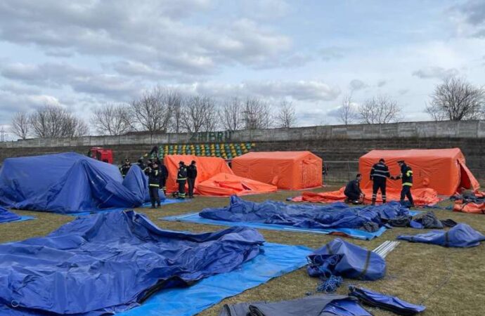 A fost operaţionalizată o tabără mobilă pentru refugiaţi în oraşul Siret din judeţul Suceava