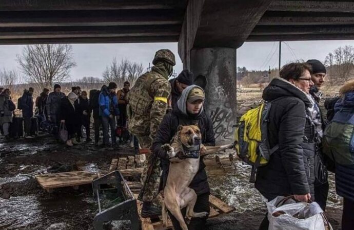 Războiul din Ucraina: peste 200.000 de refugiaţi se află în oraşul Liov