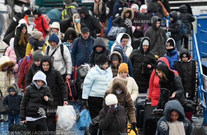 Iaşi: Peste 1.100 de refugiaţi din Ucraina au ajuns cu trenul în judeţ; majoritatea sunt azeri