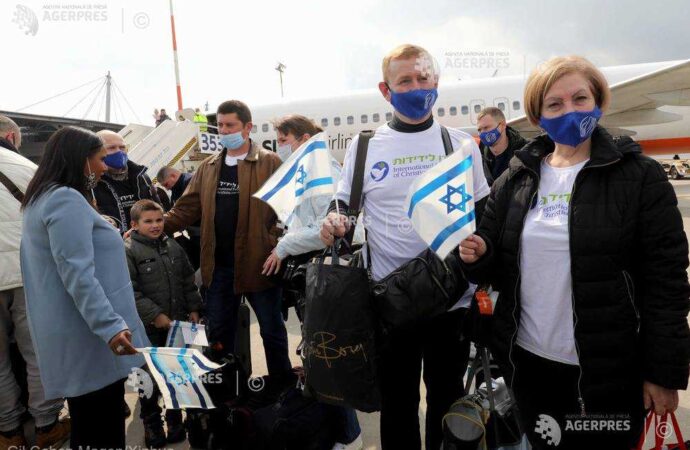 Sute de refugiaţi ucraineni aşteptaţi duminică în Israel