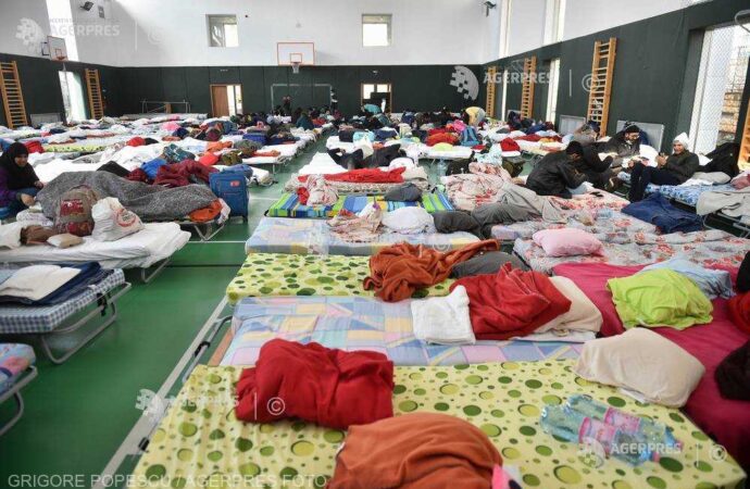 Suceava: Peste 1.700 de refugiaţi, cazaţi în taberele mobile, săli de sport şi de clasă