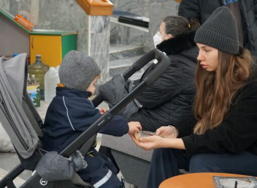 Oraşele din Vestul Ucrainei, sufocate de refugiaţi; 83.000 de persoane ce au fugit de război se adăpostesc în Ivano-Frankivsk