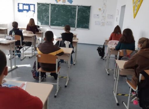 Statistică: 2.577 de cereri depuse pentru înscrierea ca audienţi a elevilor refugiaţi din Ucraina, 2.379 de copii repartizaţi
