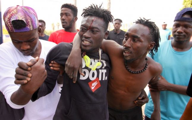 Sute de migranţi au intrat în enclava spaniolă Melilla, din Maroc, după violenţe cu ofiţerii de frontieră
