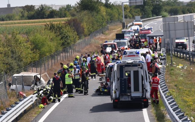 Trei migranţi ucişi în Austria, după ce duba în care se aflau s-a răsturnat încercând să scape de poliţia de frontieră