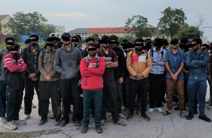 Peste 80 de migranți au fost depistați în clădirea dezafectată a unei fabrici din Timișoara