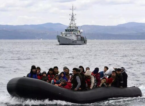 Operaţiune de salvare a unei nave cu migranţi, în Grecia. La bord sunt 500 de migranţi