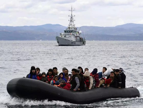 Operaţiune de salvare a unei nave cu migranţi, în Grecia. La bord sunt 500 de migranţi