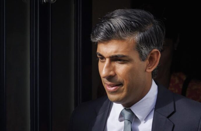Companiile britanice vor mai mulți imigranți, dar guvernul râmîne ferm pe poziție