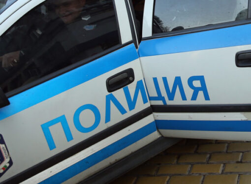 Un poliţist bulgar, în uniformă, prins în timp ce transporta migranţi ilegali