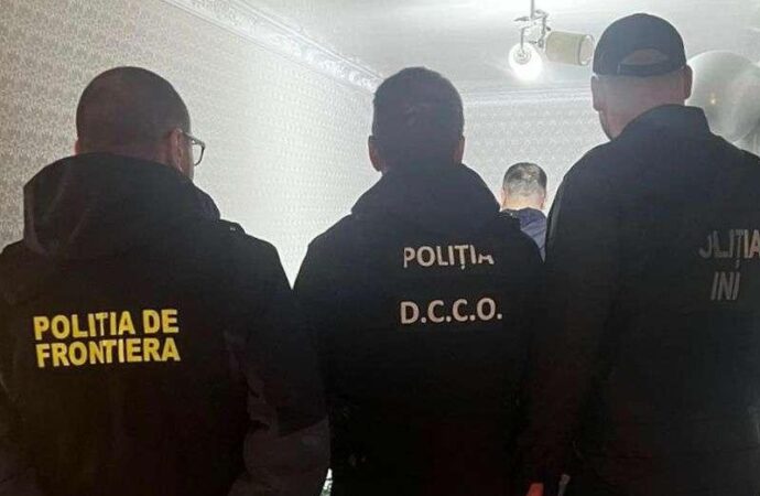 14 sirieni, prinși într-un TIR la Nădlac. Alți trei au fost găsiți în două „hotspot”-uri frecventate de migranți