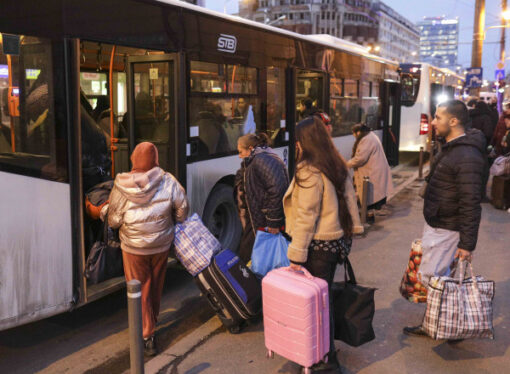Refugiații ucraineni vor putea circula gratuit cu trenul sau transportul public doar 5 zile de la intrarea în România