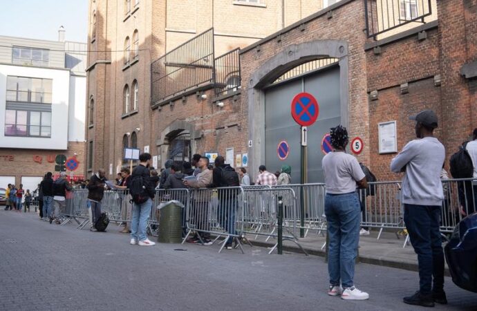 Numărul migranţilor cărora li s-a ordonat să plece din UE a crescut cu 23% în 2022