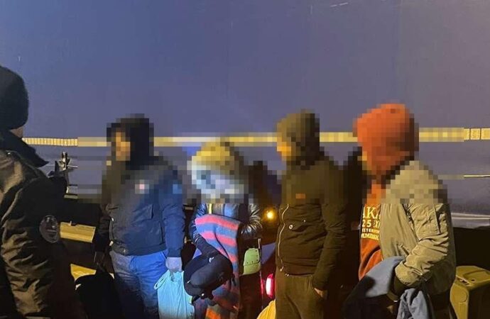 Patru srilankezi au „dat o tură”, noaptea, până la Frontieră. Polițiștii i-au îndrumat înapoi spre Centrele de cazare