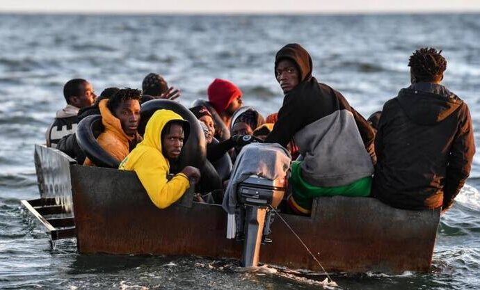 Peste 600 de migranți au traversat Canalul Mânecii în 24 de ore