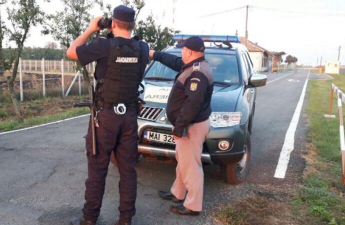 31 de migranţi din cinci ţări au fost prinşi în timp ce încercau să iasă ilegal din ţară, prin vămile Nădlac II şi Vărşand