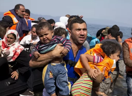 „Ori ajungi în Europa, ori mori pe mare”. Poveștile copiilor care riscă totul pentru o viață mai bună și pentru a-și ajuta familia