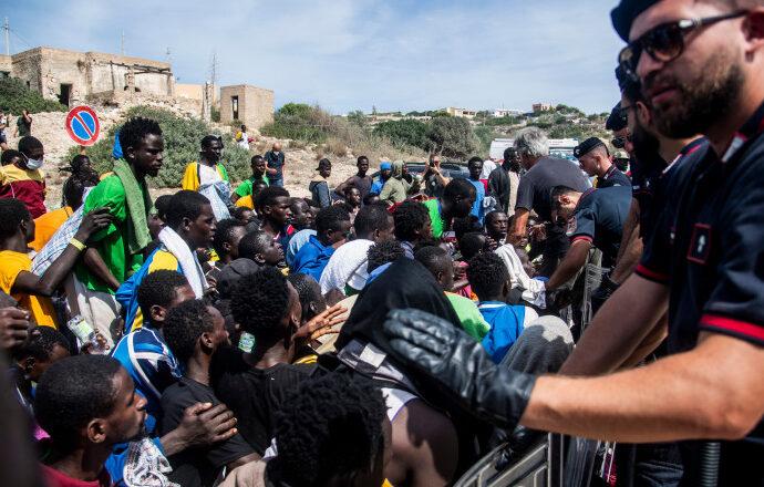 Germania cedează și anunță că va primi, totuși, migranți din Italia, la două zile după ce a suspendat acordul de solidaritate