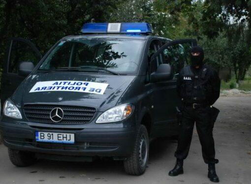 Migranţi din şapte ţări, găsiţi la frontieră ascunşi într-un microbuz şi un camion