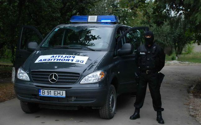Migranţi din şapte ţări, găsiţi la frontieră ascunşi într-un microbuz şi un camion