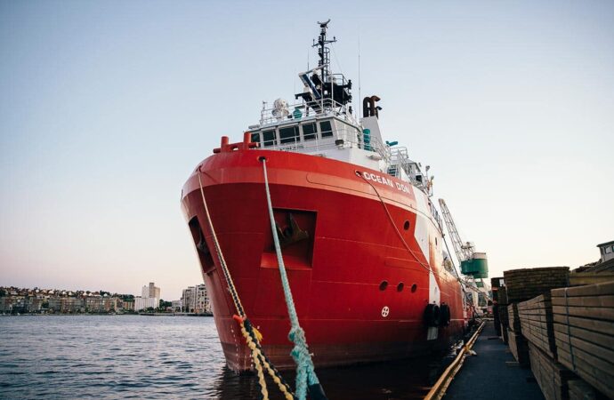 Peste 200 de migranţi salvaţi în ultimele zile pe Mediterana centrală de organizaţii umanitare germane