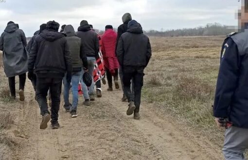 Zece inculpați, judecați pentru trafic de migranţi