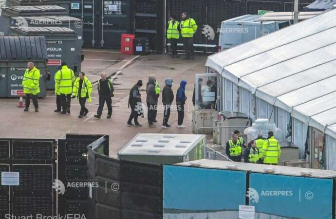 Peste 2.000 de migranţi au ajuns până acum în acest an în Marea Britanie traversând Canalul Mânecii