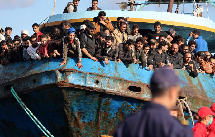 Migranții ajung pe o nouă rută în Europa. Insulele grecești Creta și Gavdos sunt asaltate de solicitanți de azil din Libia