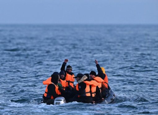 Regatul Unit: Guvernul laburist va dispersa mai mulți migranți în întreaga țară
